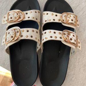 White buckle fall sandals